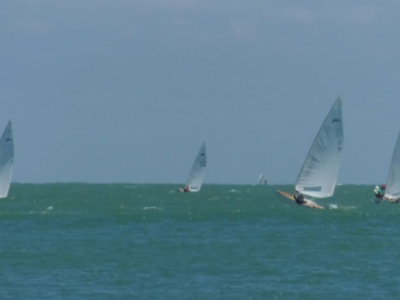 Ramón Calero del club del Puerto Campeón de Andalucía de Patín a Vela con el regatista del CAND Ángel Miranda primero en A2