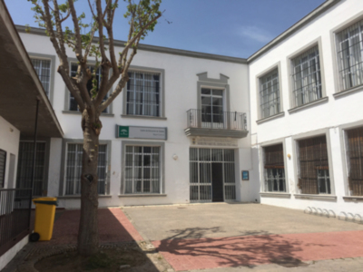 Hoy acaba el plazo de solicitudes en el Centro de educación de adultos Miguel Espinosa Pau para el próximo curso
