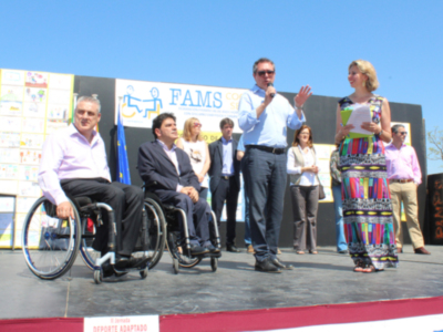 Más de 350 alumnos de Primaria practican diferentes deportes como una persona con movilidad reducida