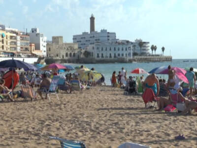 Un acto en el Monumento a la Luz inaugura esta noche oficialmente la temporada alta de playas en Chipiona