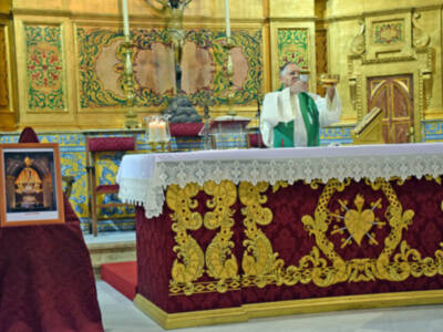 El hogar navarro celebraron una solemne misa en honor a San Fermín.