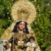 La Virgen del Carmen pasea su hermosura por el barrio de las Huertas.