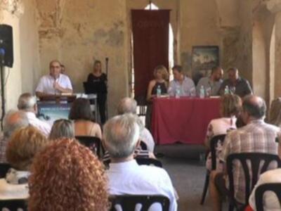 Francisco Gallardo presentó  en Chipiona su nueva novela 'Áspera seda de la muerte'