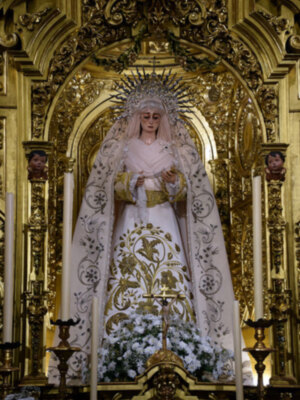La Sevillana Virgen de la Soledad de San Lorenzo vestida de blanco