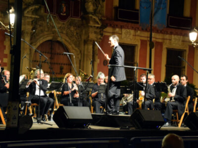 Concierto de víspera a cargo de la Sinfónica de Sevilla.