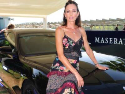 Nieves Álvarez despide el verano en Sotogrande entregando la Copa de Oro de Polo.