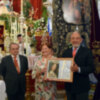 La familia Fernández Santizo recibió la medalla de oro de la primitiva hermandad de la Pastora de Santa Marina.