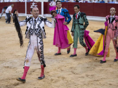 Pepin Liria hace historia al indultar un toro en la tarde de su despedida