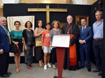 El  Cardenal Amigo Vallejo inauguró la exposición “Iuxta Crucen” en la Hermandad de la Vera-cruz de Sevilla.
