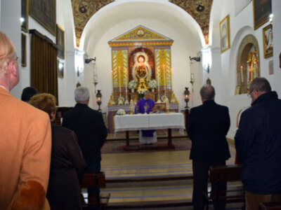 Misa de difuntos de la Real Liga Naval Española  y la Hermandad Nacional Monárquica fue celebrada en la capilla del Rodeo de la Virgen de Calatrava.