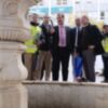El Ayuntamiento inicia el desmontaje de la fuente de la Encarnación para su restauración
