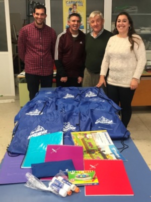 Adis recibe de la Delegación de Educación lotes de material escolar