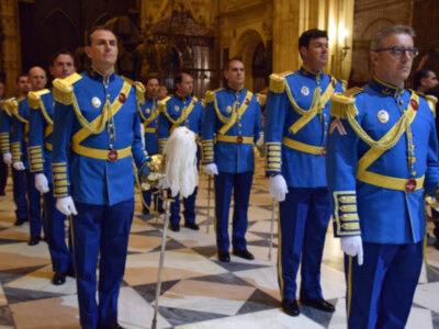Procesión de la espada del día de San Clemente en la metropòlitana hispalense