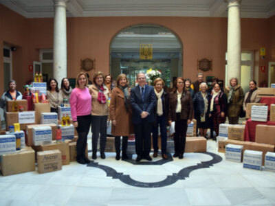 El Ateneo hispalense entregó una tonelada de alimentos a colectivo sociales.