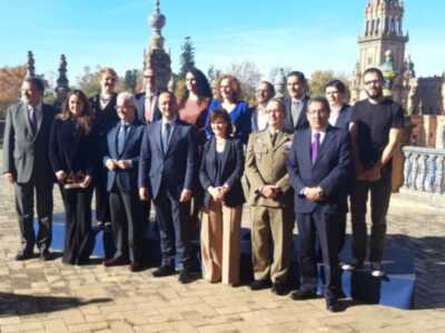 La vicepresidenta, Carmen Calvo, y el delegado del Gobierno en Andalucía, Alfonso Rodríguez Gómez de Celis, han entregado los premios Plaza de España