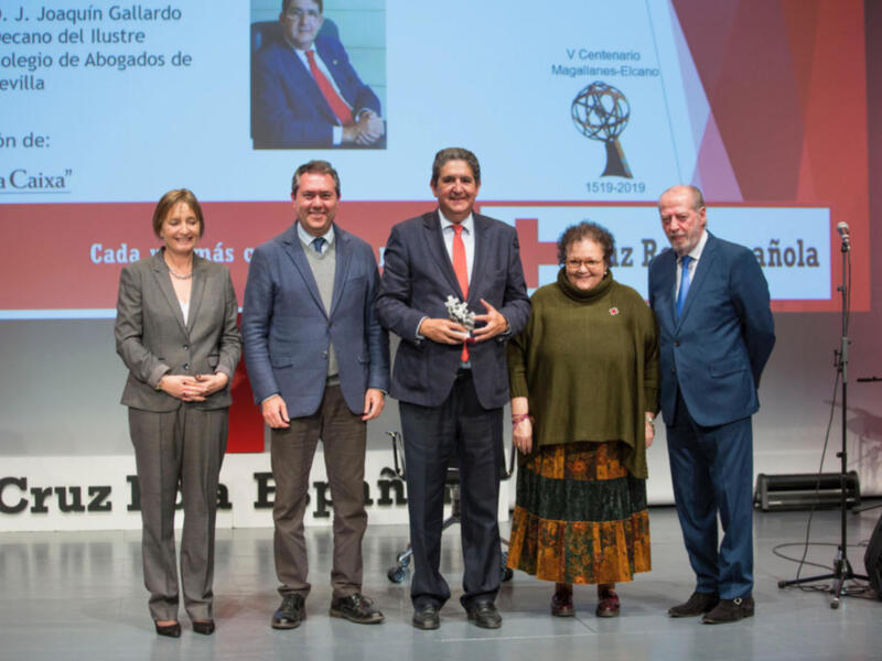 Premio al Decano del Ilustre Colegio de Abogados de Sevilla en el V Centenario Magallanes-Elicano.