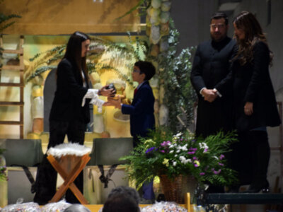 Entronización de la imagen del niño Jesús en la Carroza del Nacimiento de la cabalgata 2019