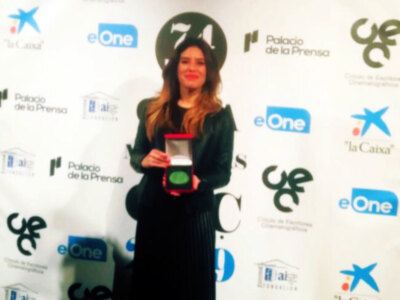 La directora sevillana Paola García Costa recibió la medalla del Círculo de Escritores Cinematográfico por la película documental “Todo los Caminos”