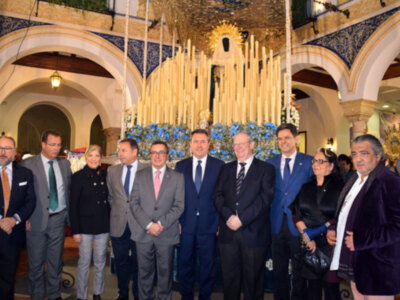El paso de la titular mariana del museo en la exposición del Círculo Mercantil de Sevilla.