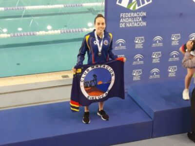 La joven nadadora chipionera Laura Benítez se ha proclamado subcampeona de Andalucía de invierno en 50 metros mariposa