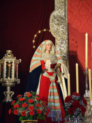 En cuaresma la santísima Virgen de la Esperanza se vistió de Hebrea.
