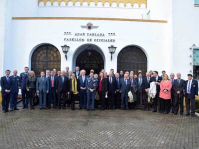 Acto de izado solemne de Bandera en reconocimiento a empresarios del sector turístico de Sevilla.