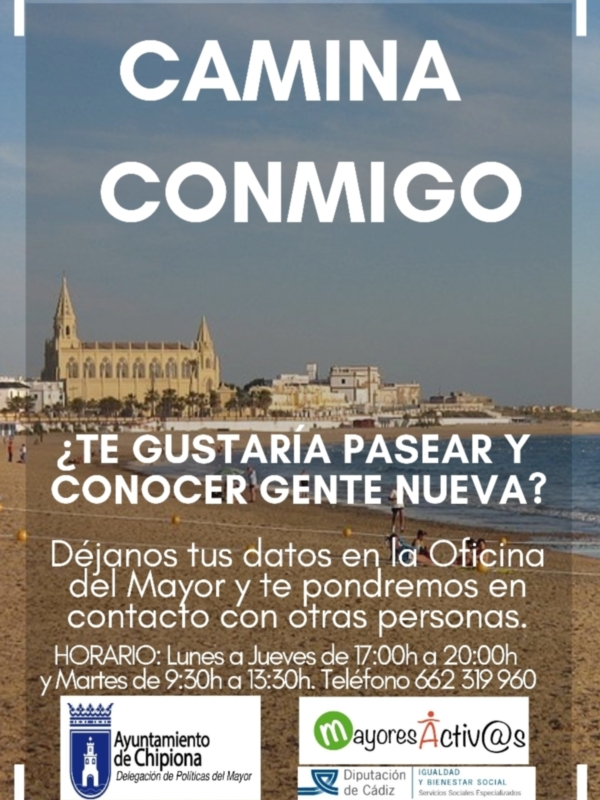 Cartel informativo sobre caminatas en Chipiona, con horarios de lunes a jueves y martes.