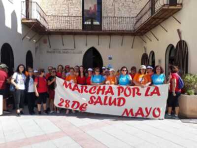Chipiona ha celebrado hoy el Día de la salud de las mujeres con la habitual marcha y un taller de ejercicios físicos en la playa