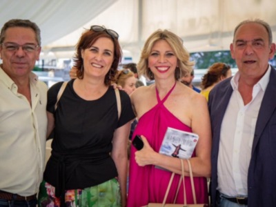 Gran éxito de público y de ventas en la presentación del libro de Marina Bernal Anónimos Infinitos en la Feria del Libro de Sevilla