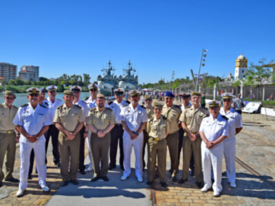 Una delegación de Sevilla de la Asociación de Reservista Españoles (ARES) visitaron las dotaciones navales.
