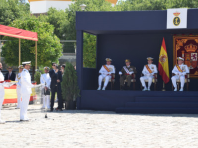 Entrega de la Bandera de combate al Buque “Audaz” en el muelle de las Delicias de Sevilla.