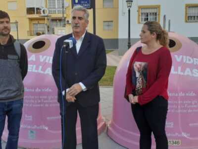 La campaña 'Recicla vidrio por ellas' de lucha contra el cáncer de mama vuelve un año más a Chipiona