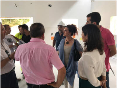 Isabel María Fernández supervisa la marcha de las obras del comedor escolar del Colegio Príncipe Felipe