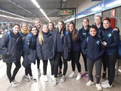 Las chicas del C.W. Dos Hermanas presentan credenciales en la categoría de plata