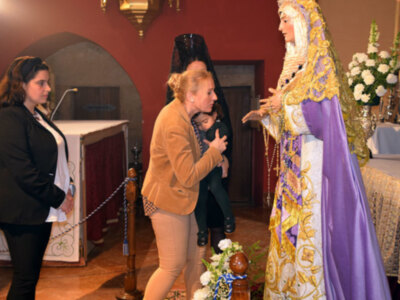 Solemne Besamanos de la Virgen de la Esperanza de Alcalá del Río.