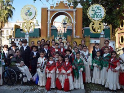 Sus Majestades los Reyes Magos de Oriente, recibieron el calor de todos los niños y mayores de Sevilla.
