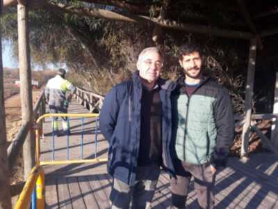 Pepe Mellado y Sebastián Guzmán supervisan los trabajos de rehabilitación del Centro El Camaleón
