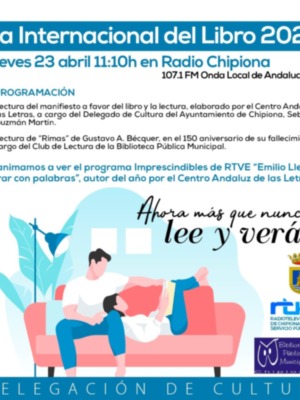 Sebastián Guzmán presenta un programa del Día Internacional del Libro en Chipiona que tiene como escenario la radio municipal
