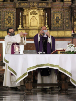 Emotivo réquiem por las víctimas del Covid 19 en la Iglesia de San Jacinto  de Triana