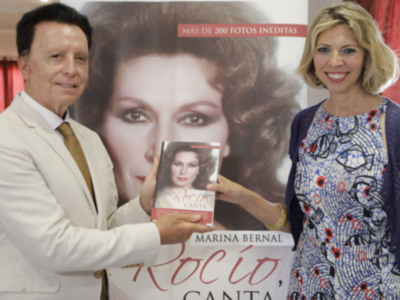 Marina Bernal presenta su libro Canta Rocio Canta en  I Festival de Copla y Canción ‘Ay, Chiclanera’ 