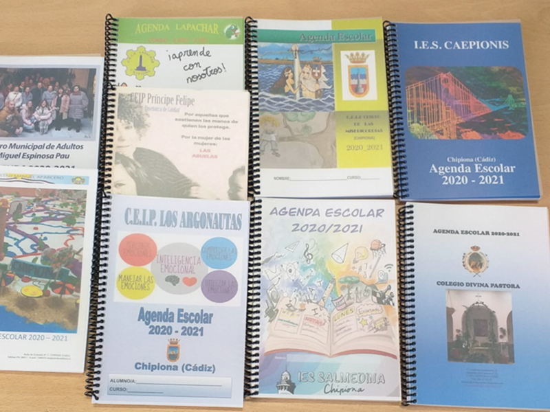 Una colección de agendas escolares para el año 2020-2021, con diferentes diseños y temas, incluyendo la sede de Chipiona (Cádiz).