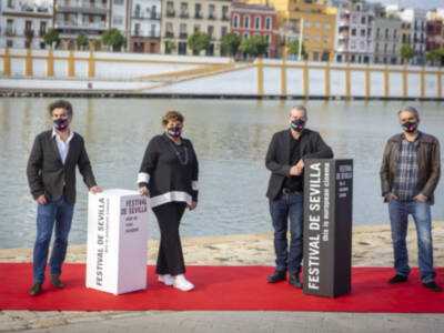 El jurado del 17 Festival de Sevilla, junto al Guadalquivir