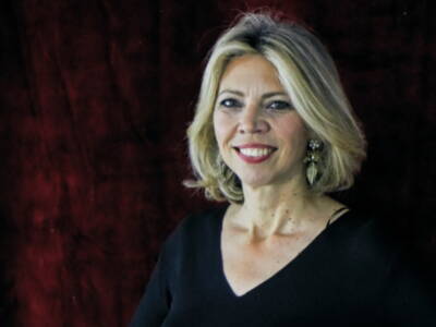 La periodista Marina Bernal publica 'Anónimos Infinitos 2' tras el éxito de 'Anónimos Infinitos'