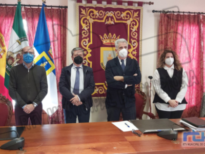 Firmado un convenio que habilita ayudas de FCC Aqualia en los  recibos de familias vulnerables de Chipiona