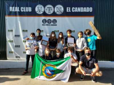 Exhibición del Náutico Sevilla en los Campeonatos de Andalucía de windsurf 