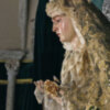 María Santísima de las Angustias Coronada de Alcalá del Río porta en sus manos la Rosa de Pasión del programa Cruz de Guía