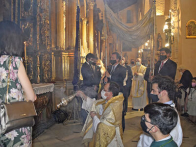 Procesión Claustral en la Parroquia Ntra. Sra. de la Asunción de Alcalá del Río por la Hermandad de la Vera- Cruz