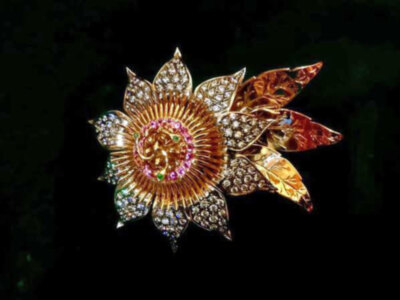 Donación de una flor de pasión de oro para la virgen de las Angustias de Alcalá del Río