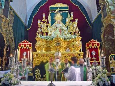 Misa estacional con motivo del 50 Aniversario de la Coronación de la Virgen de las Angustias de Alcalá del Río. 