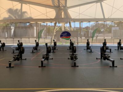 Los primeros protagonistas de la 55ª Regata Sevilla-Betis, del CEAR al agua